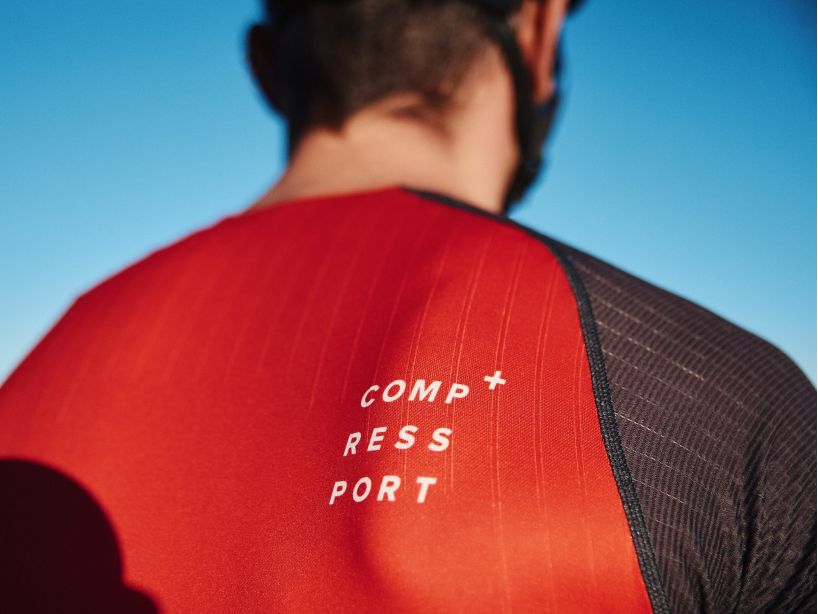 Compressport Men's Aero SS Trisuit - Black/Red AM00126B_906
