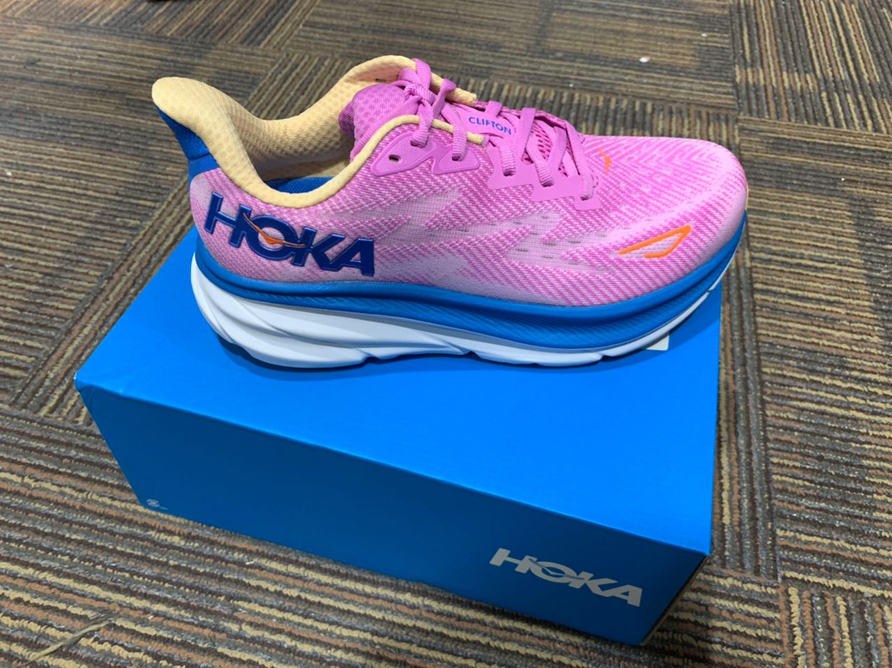 HOKA Women's Clifton 9 - Cyclamen/Sweet Lilac
