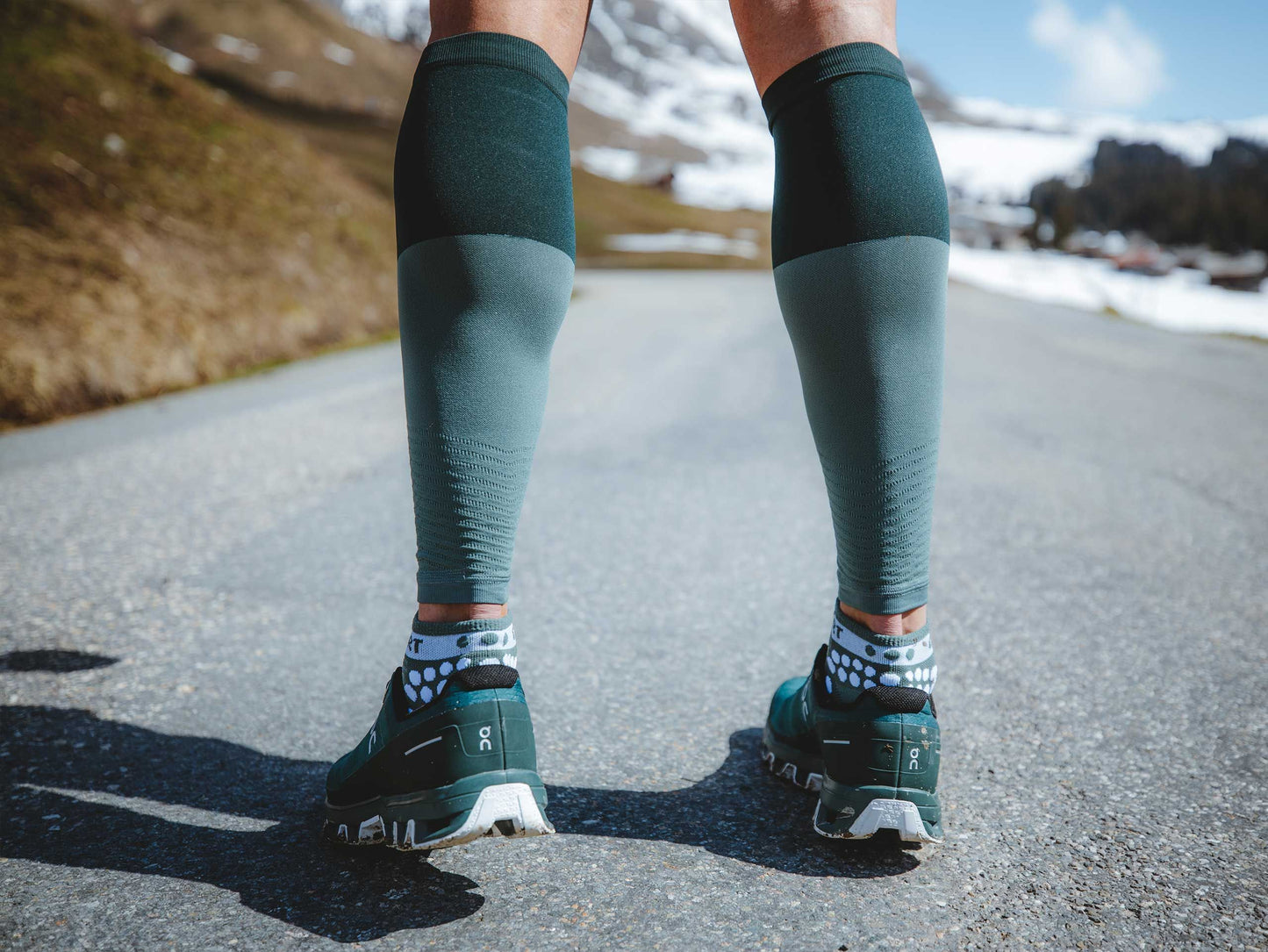 Compressport Unisex R2V2 Calf Sleeves Green Gables- SU00002B_615