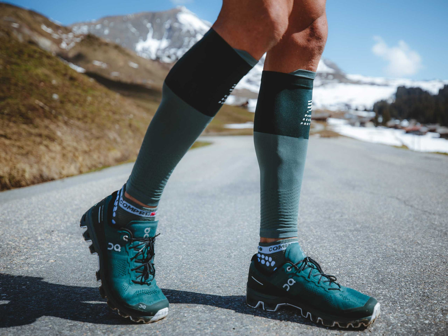 Compressport Unisex R2V2 Calf Sleeves Green Gables- SU00002B_615