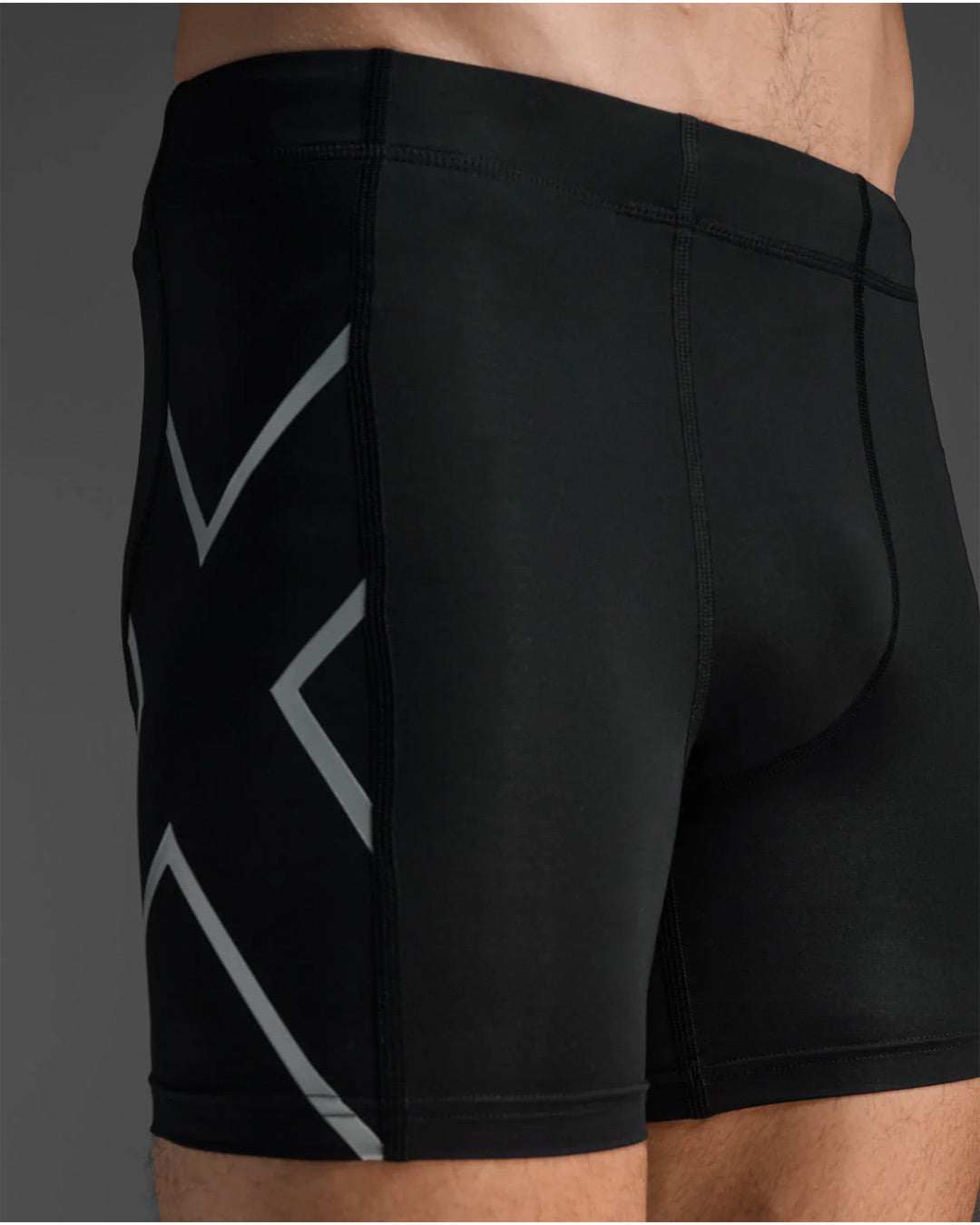 2XU Men's 1/2 Compression Short - MA4508B (BLK/SIL)