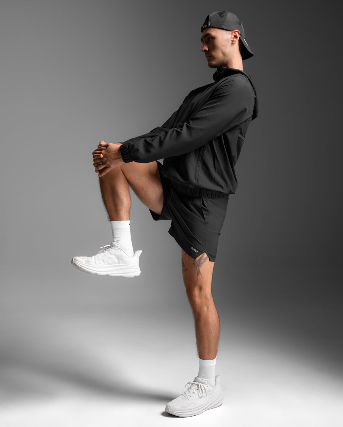 2XU Men's Aero Hex Windbreaker - Black/Black Reflective