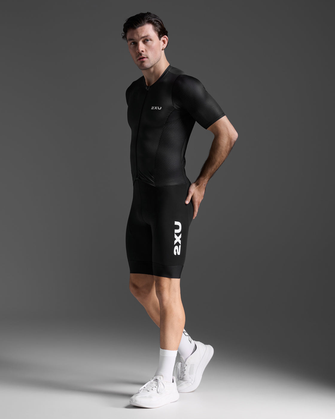 2XU Men's Aero Hex Sleeved Trisuit MT7394D - Black/White