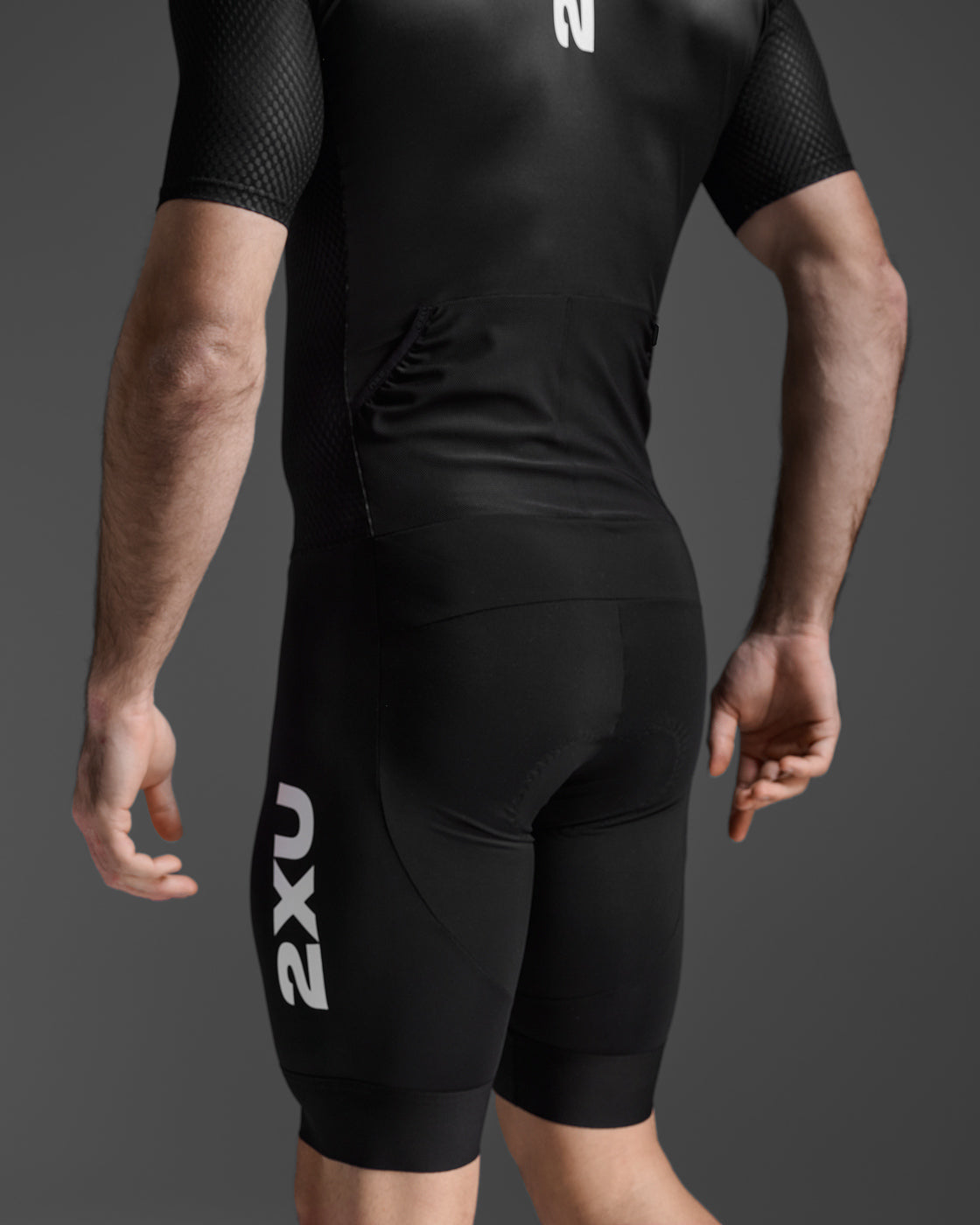 2XU Men's Aero Hex Sleeved Trisuit MT7394D - Black/White