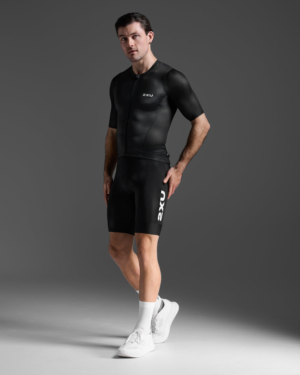 2XU Men's Aero Hex Tri Sleeved Top MT7395A - Black/White