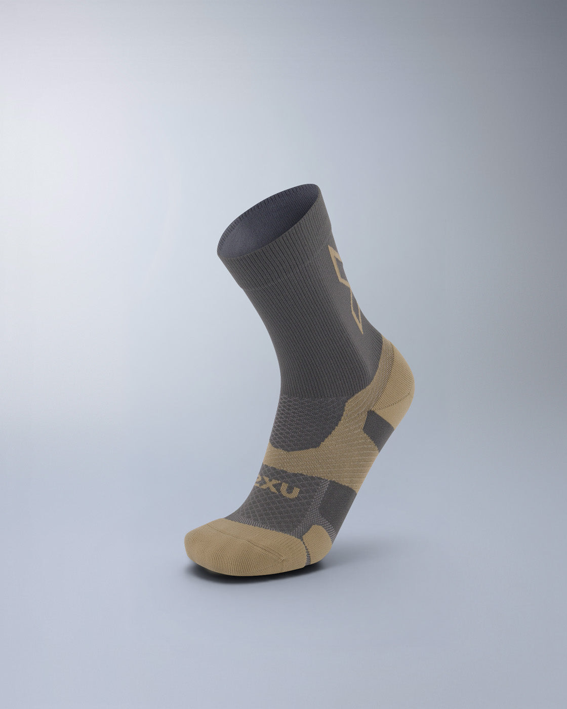 2XU Unisex's Vectr Light Cushion Crew Socks - Turbulence/Pebble