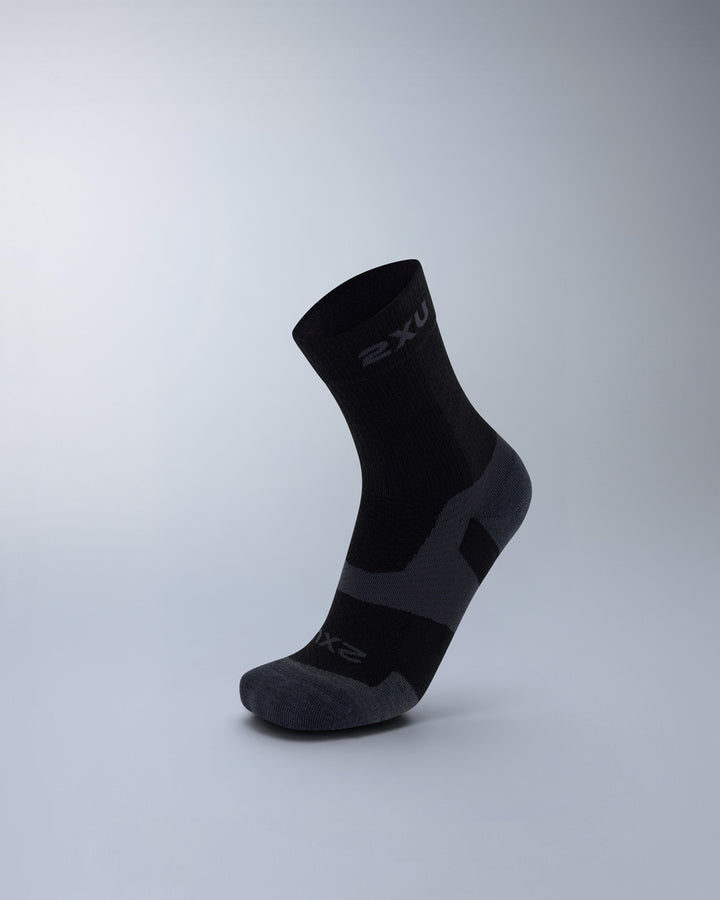 2XU Unisex's Vectr Light Cushion Merino Crew Socks - Black/Titanium