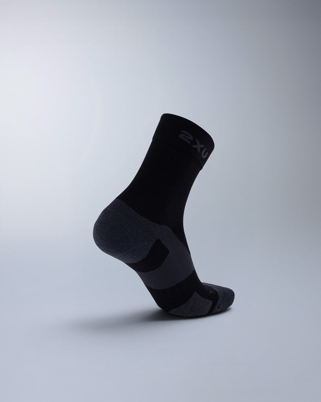 2XU Unisex's Vectr Light Cushion Merino Crew Socks - Black/Titanium