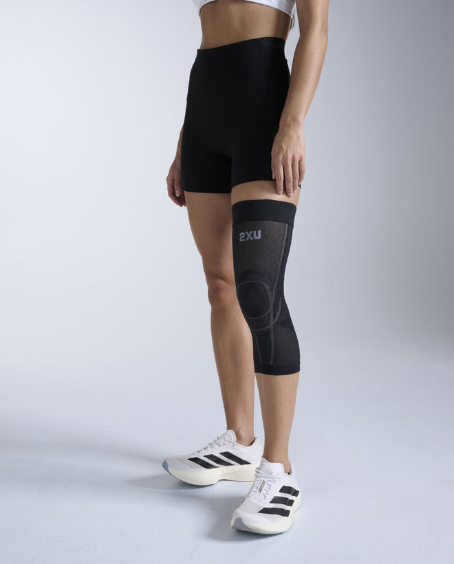 2XU Unsiex's Pain Relief Knee Brace - Grey/Black