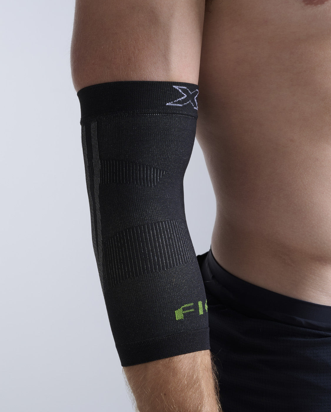 2XU Unisex's Pain Relief Elbow Support Sleeves - Grey/Black