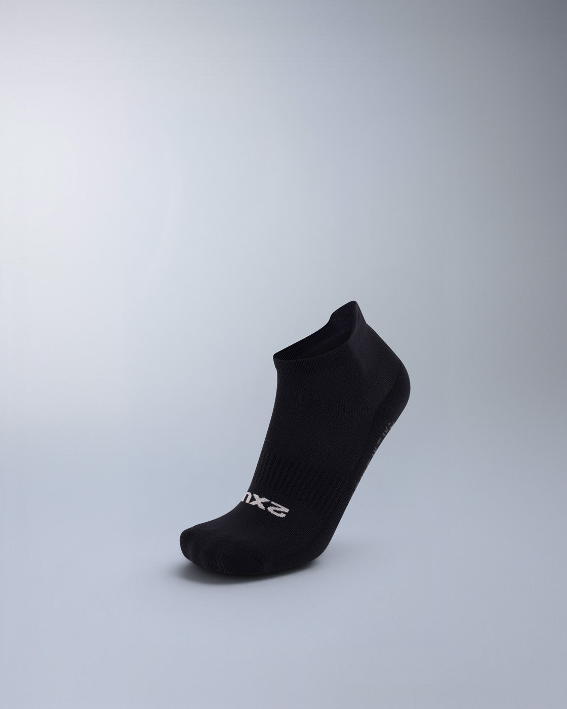 2XU Unisex's Performance Ankle Grip Socks - Black/White
