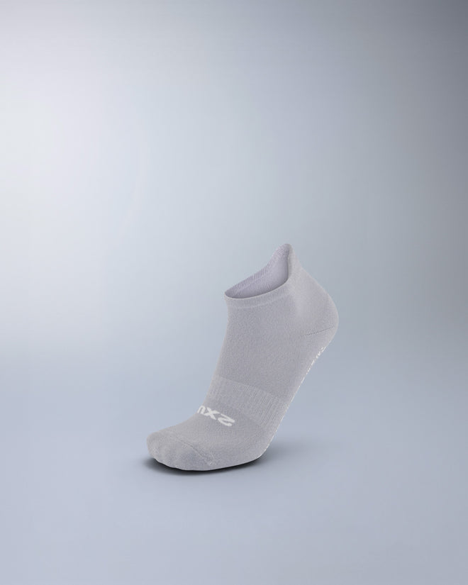 2XU Unisex's Performance Ankle Grip Socks - Grey Marle/White
