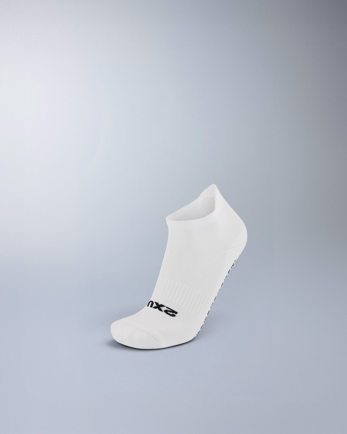 2XU Unisex's Performance Ankle Grip Socks - White/Black