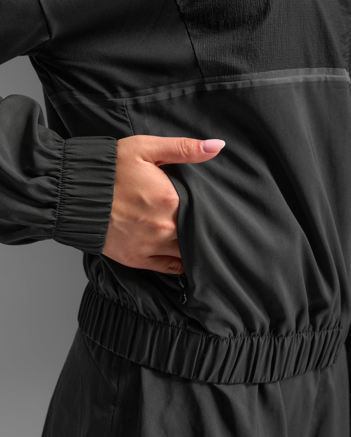 2XU Women's Aero Sheer Windbreaker - Black/Black Reflective