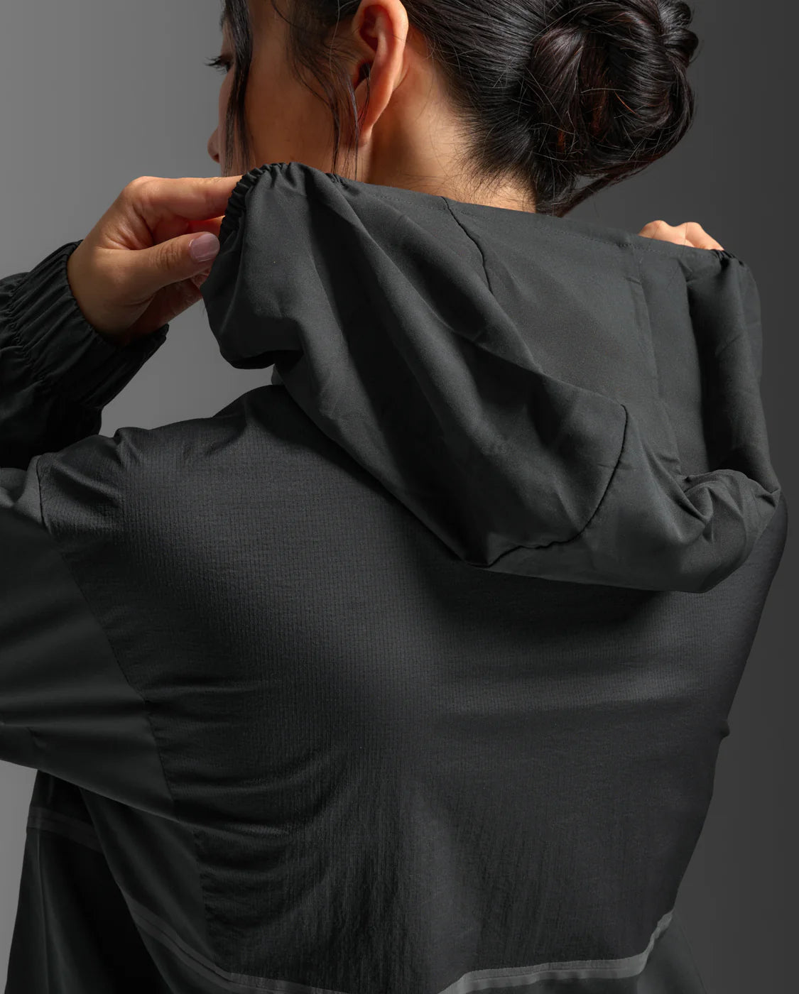 2XU Women's Aero Sheer Windbreaker - Black/Black Reflective