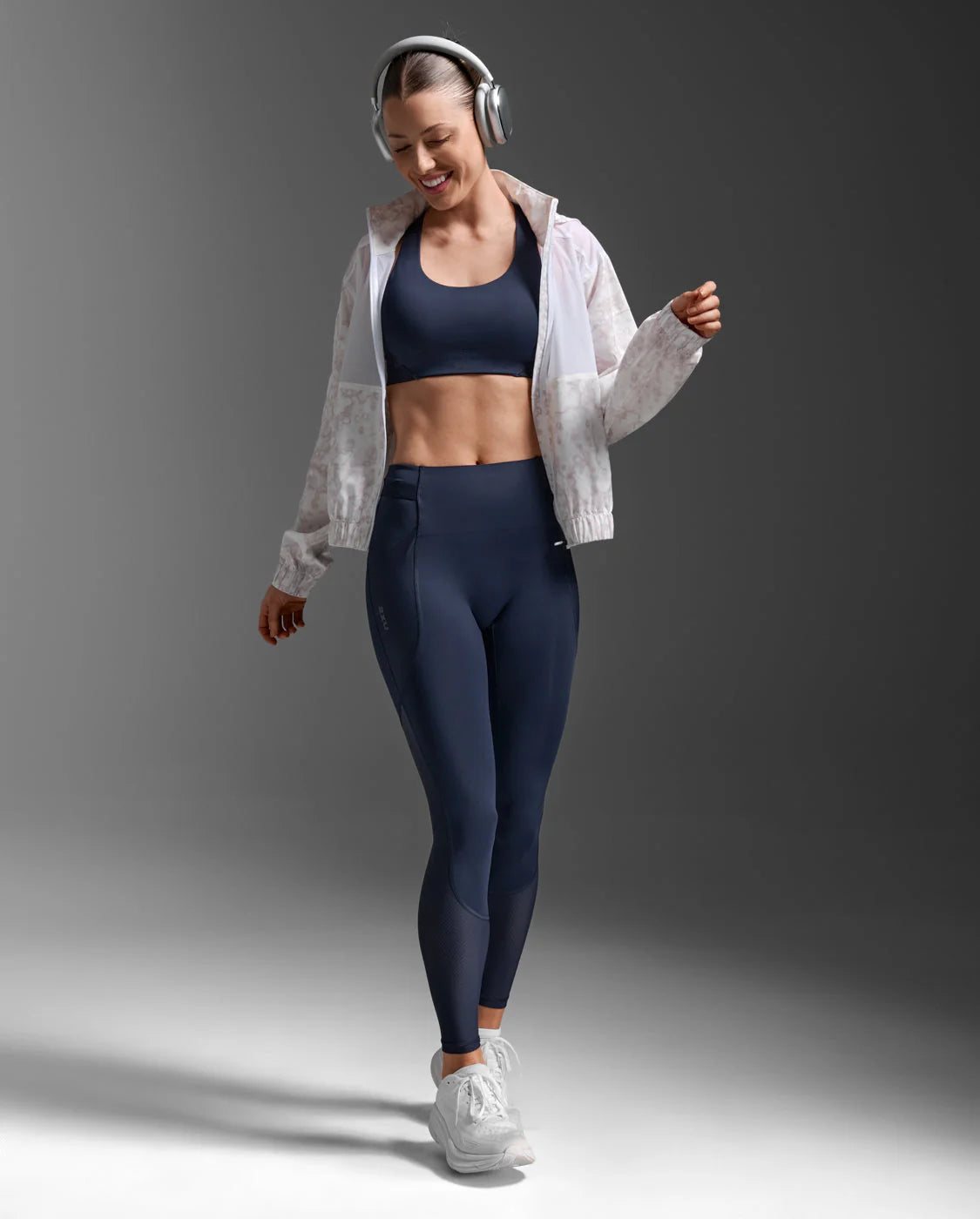 2XU Women's Aero Sheer Windbreaker - White Breccia/White Reflective