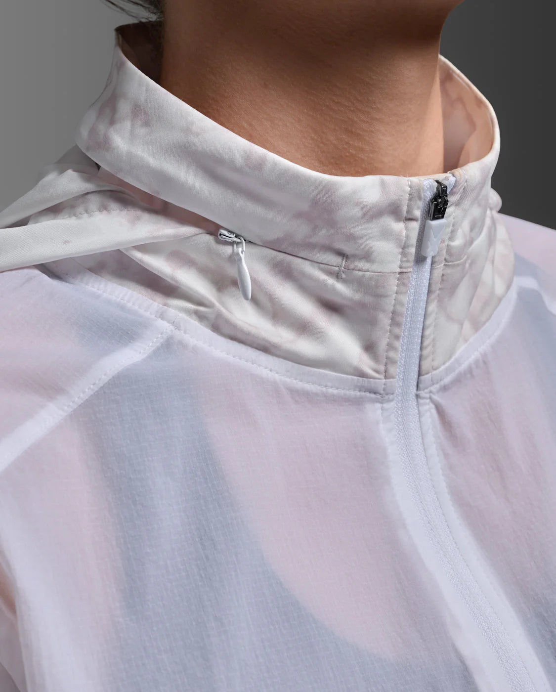 2XU Women's Aero Sheer Windbreaker - White Breccia/White Reflective