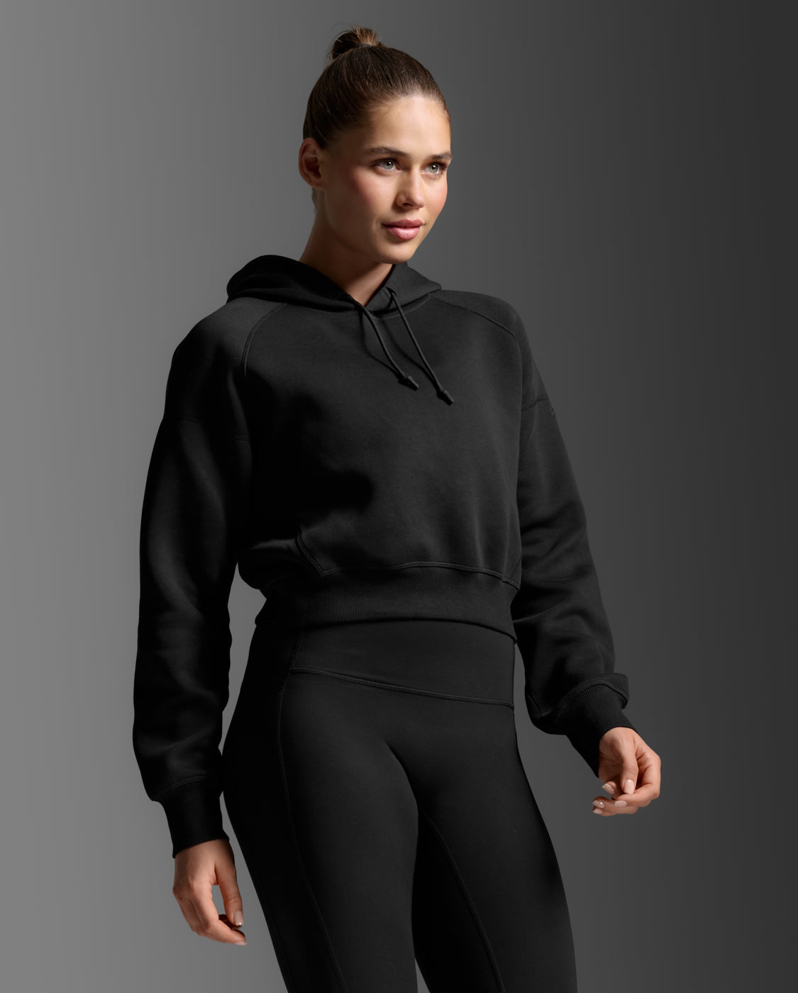2XU Women's Form Smooth Spacer Crop Hoodie - Black/Black