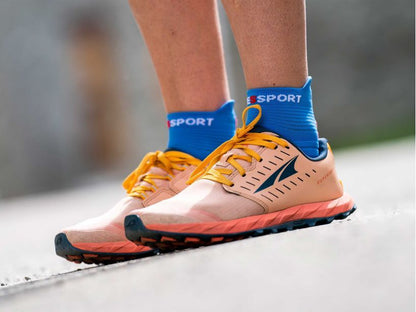 Compressport Unisex's Pro Racing Socks v4.0 Run Low - Pacific Blue/Deco Rose