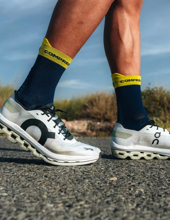 Compressport Unisex's Pro Racing Socks v4.0 Run High - Blues/Green Sheen