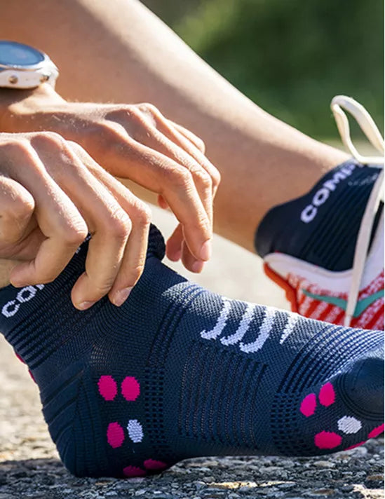Compressport Unisex's Pro Racing Socks v4.0 Run High - Mood Indigo/Magenta