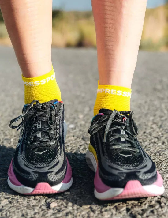 Compressport Unisex's Pro Racing Socks v4.0 Run Low - Green Sheen/White