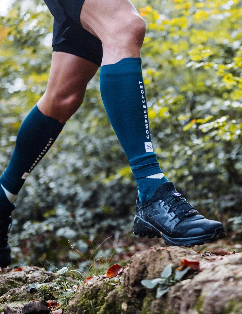 Compressport Unisex's R2 3.0 Calf Sleeves - Stargazer/White