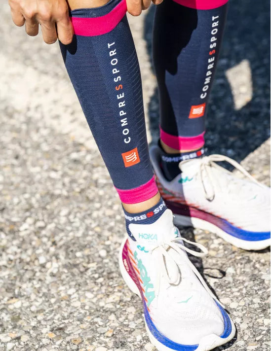 Compressport Unisex Calf Sleeve R2 3.0 - Mood Indigo/Magenta