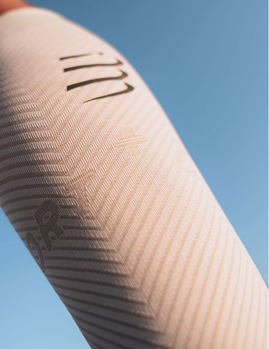 Compressport Unisex's R2 Oxygen - White/Neble Grey