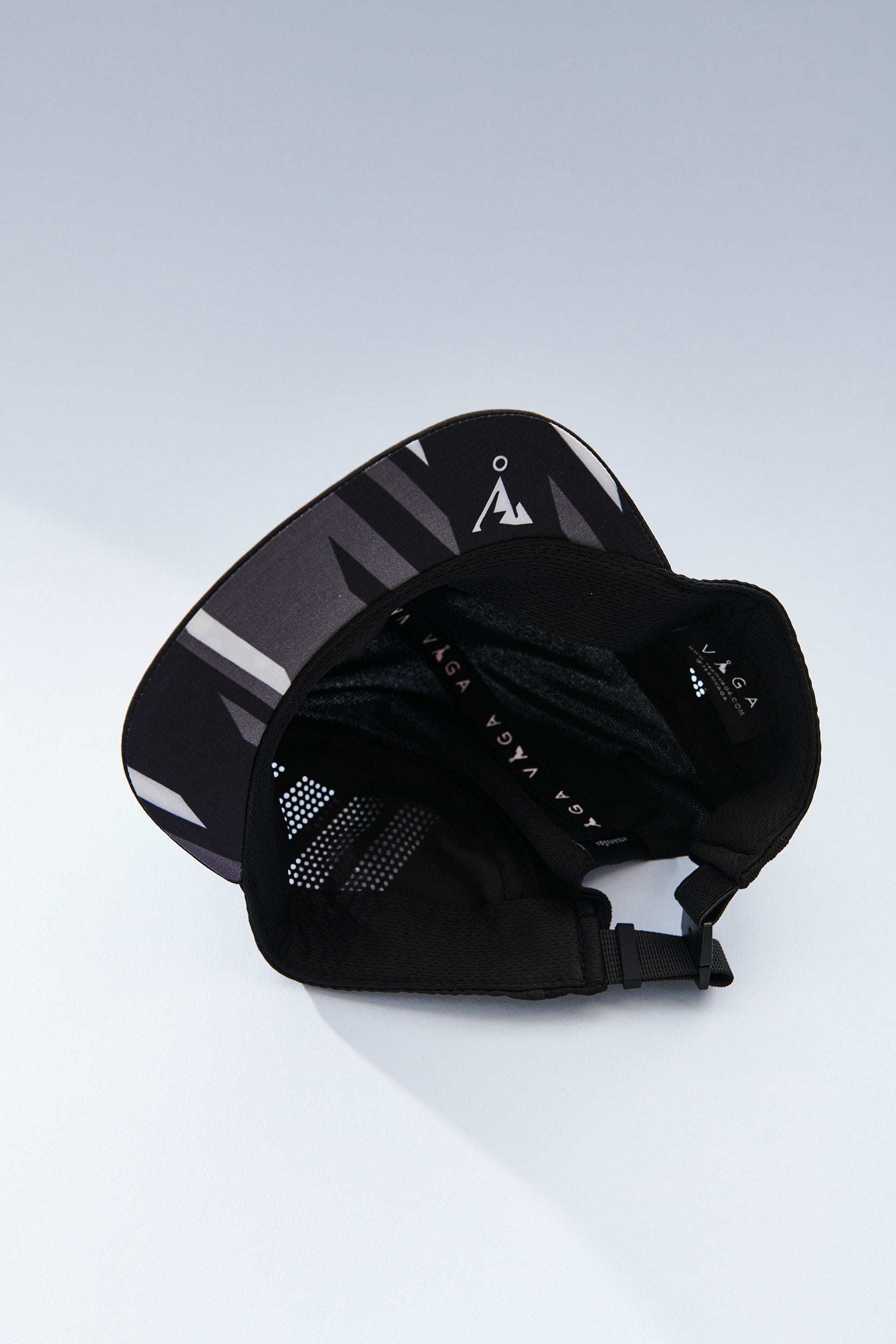 VAGA Feather Racing Cap - Black/Charcoal/Mist Grey/White