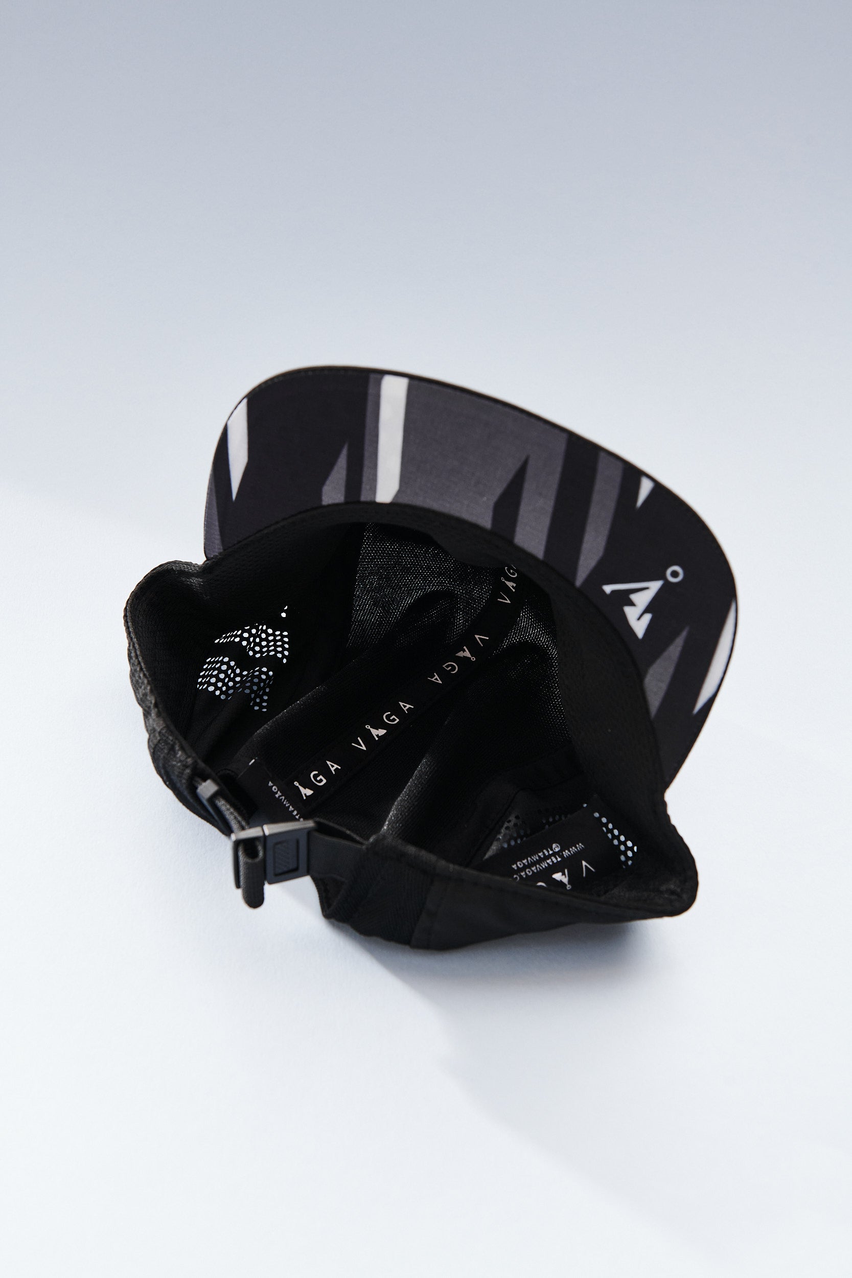 VAGA Feather Racing Cap - Black/Charcoal/Mist Grey/White