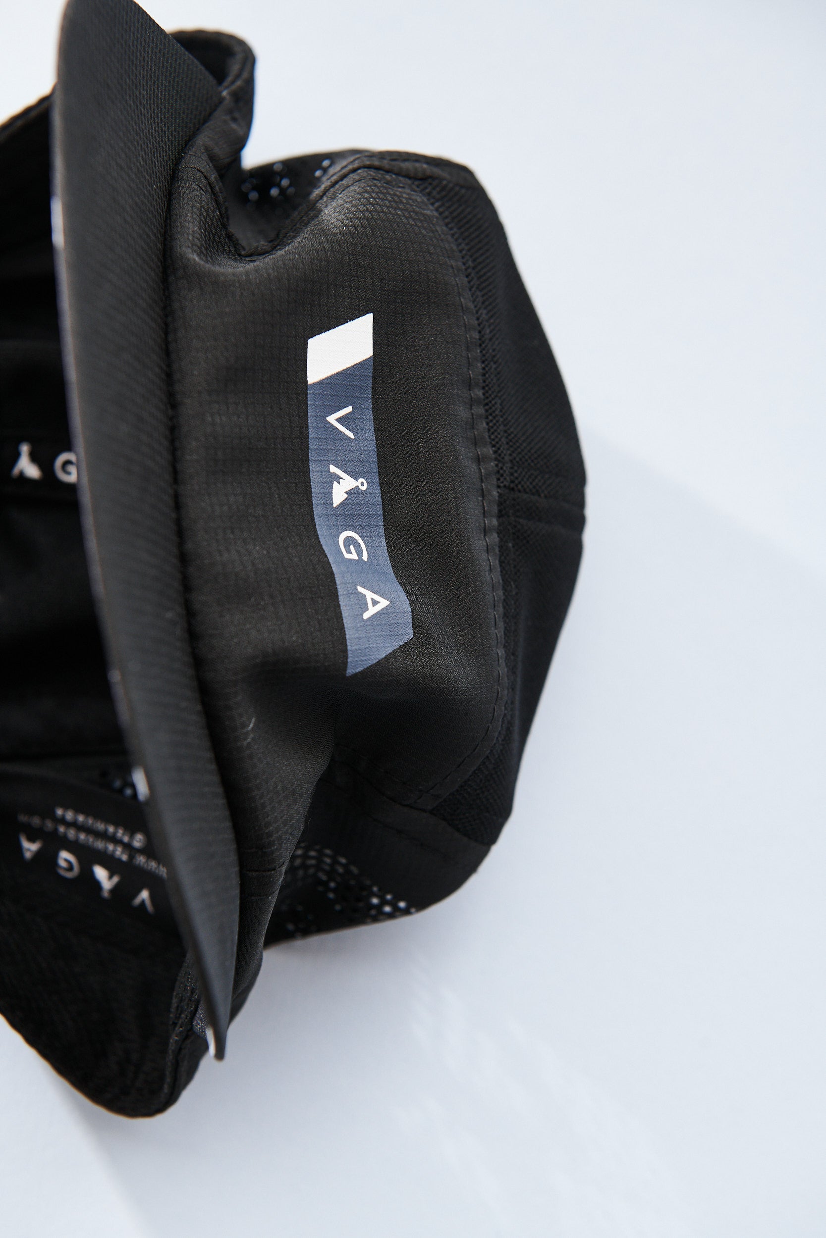 VAGA Feather Racing Cap - Black/Charcoal/Mist Grey/White