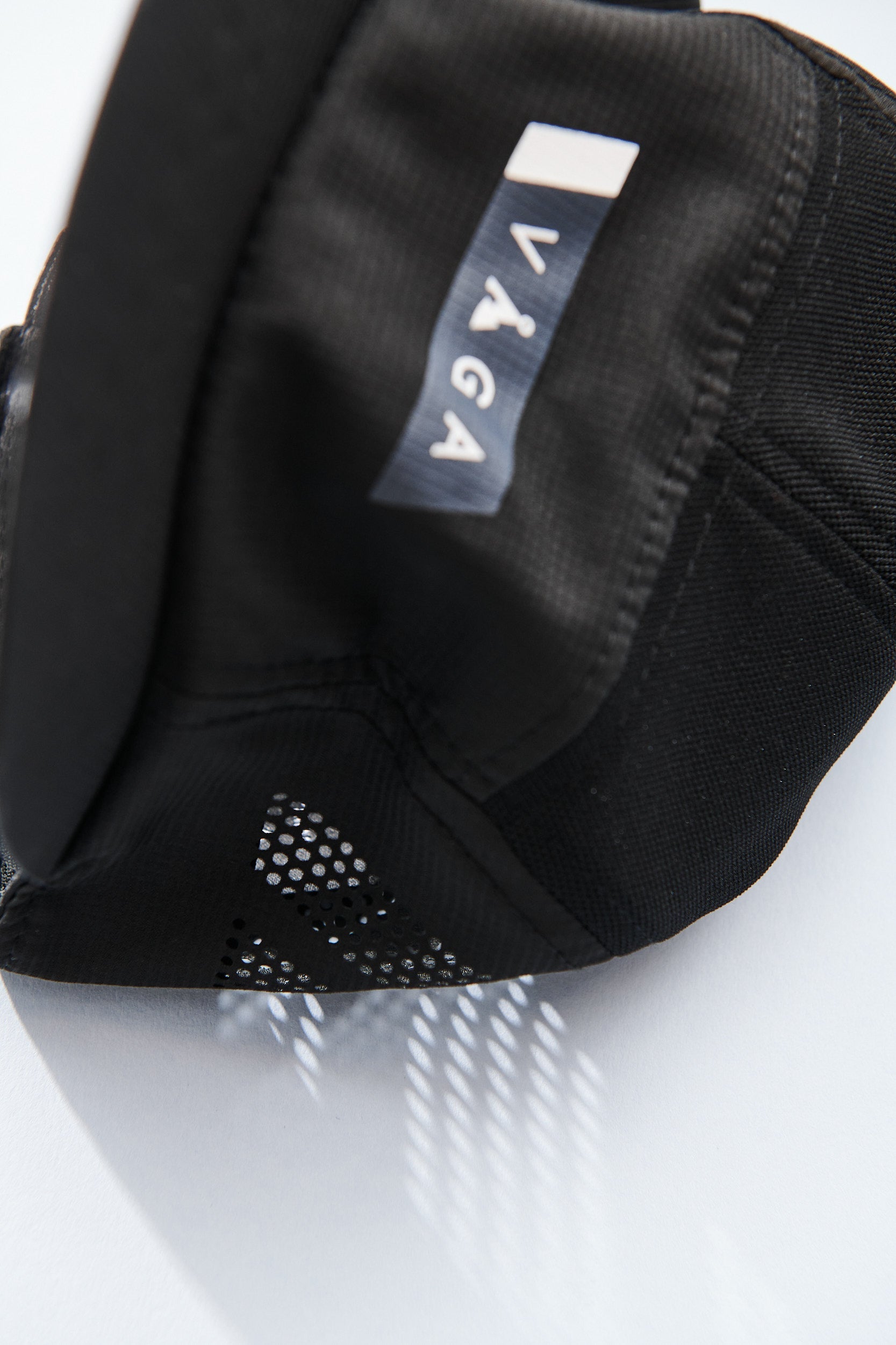 VAGA Feather Racing Cap - Black/Charcoal/Mist Grey/White