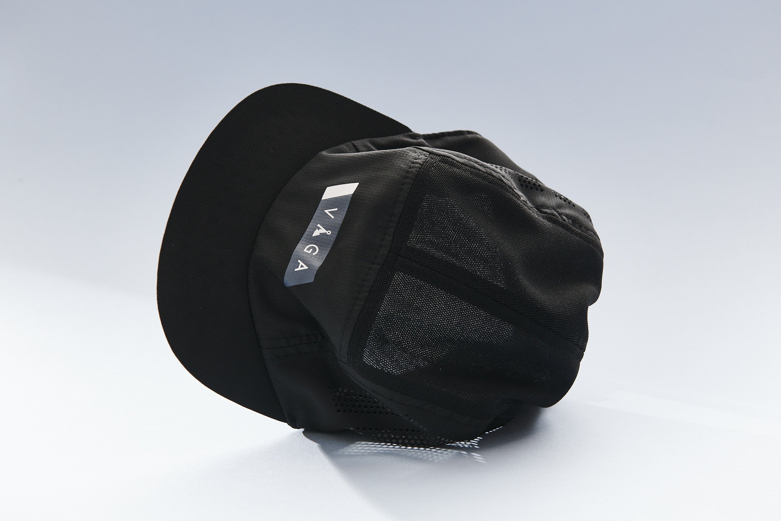 VAGA Feather Racing Cap - Black/Charcoal/Mist Grey/White