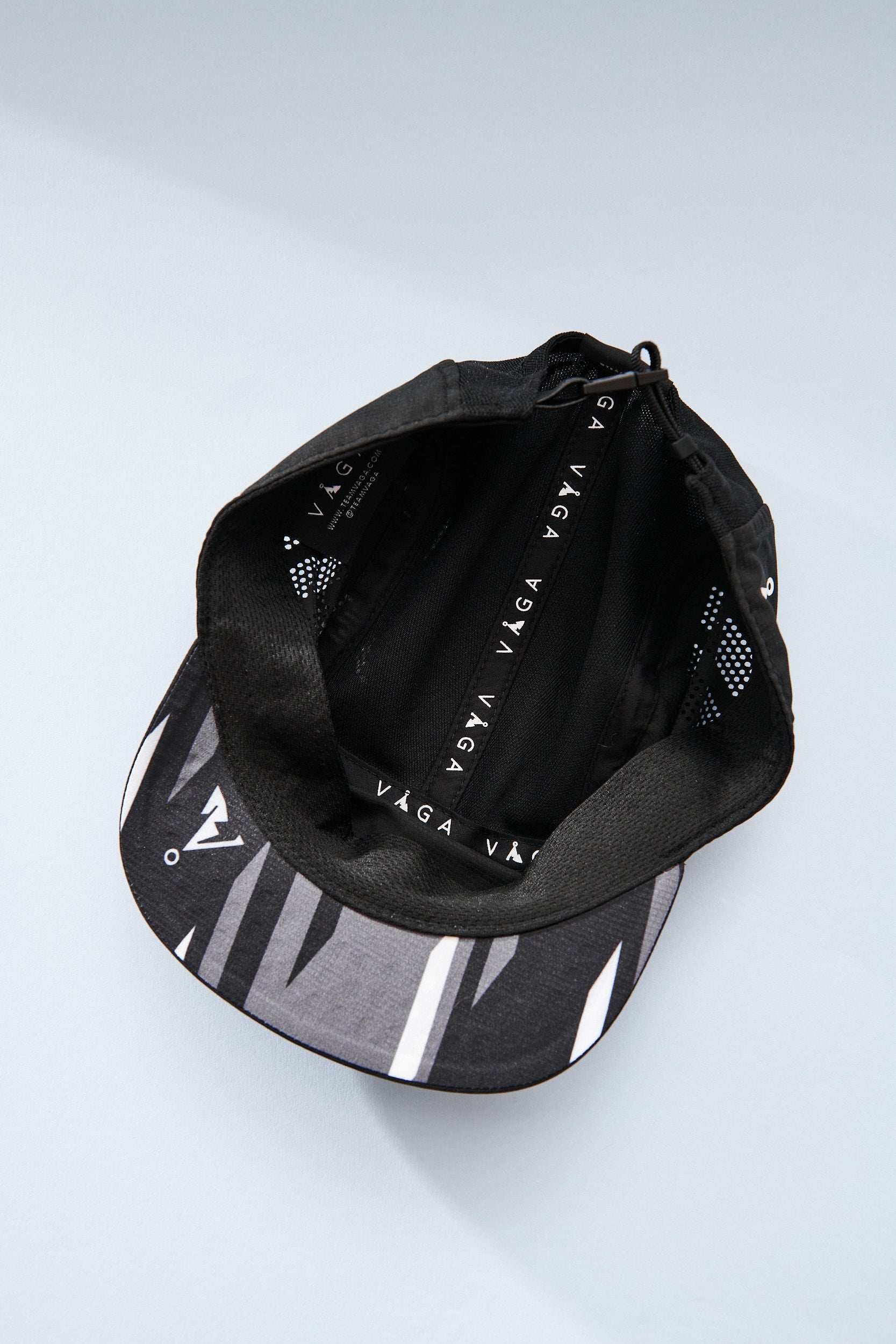VAGA Feather Racing Cap - Black/Charcoal/Mist Grey/White