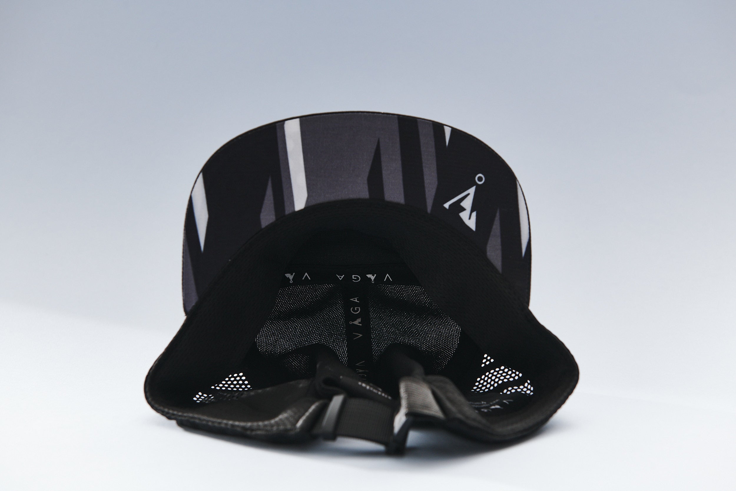 VAGA Feather Racing Cap - Black/Charcoal/Mist Grey/White