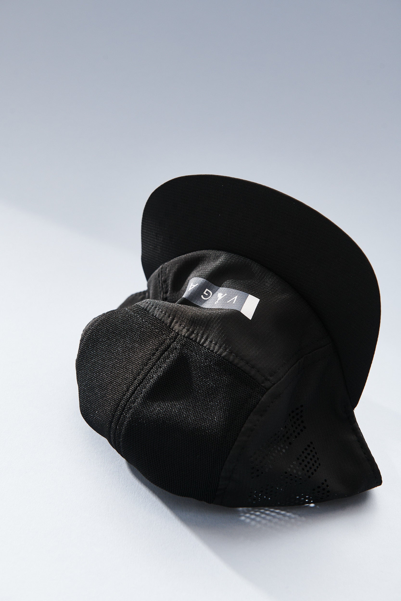 VAGA Feather Racing Cap - Black/Charcoal/Mist Grey/White