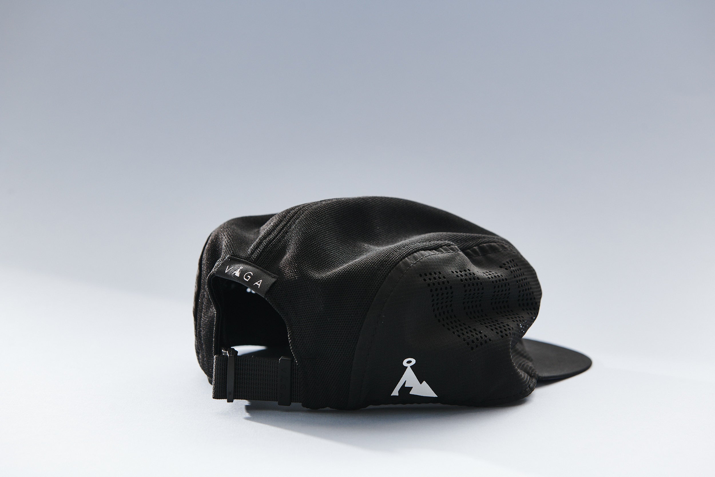 VAGA Feather Racing Cap - Black/Charcoal/Mist Grey/White