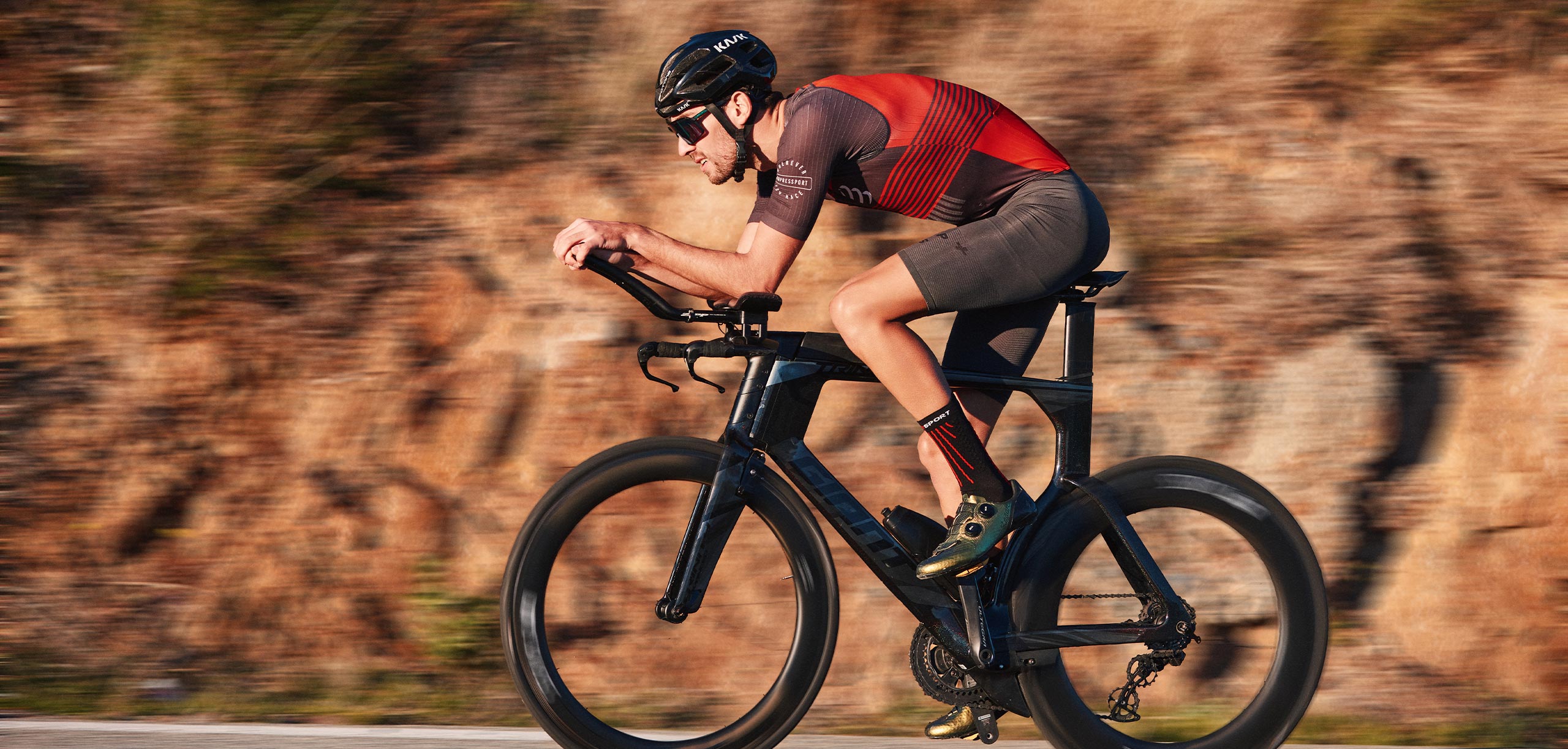 Compressport Men's Aero SS Trisuit - Black/Red AM00126B_906