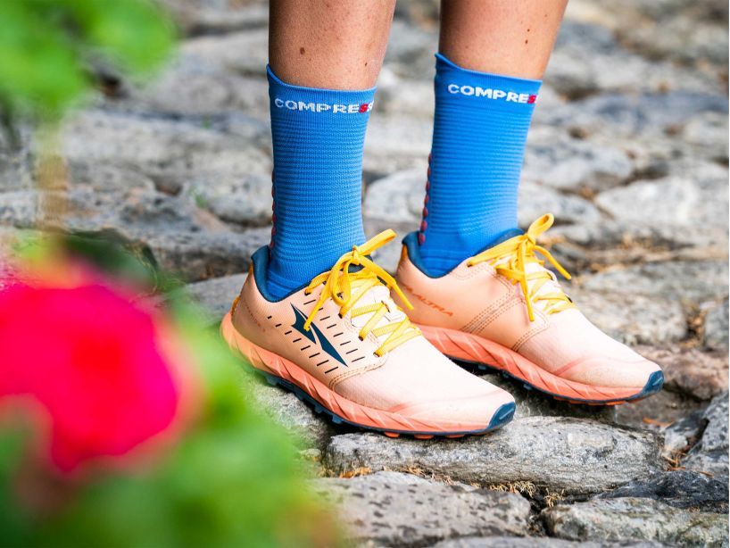 Compressport Unisex's Pro Racing Socks v4.0 Run High - Pacific Blue/Deco Rose